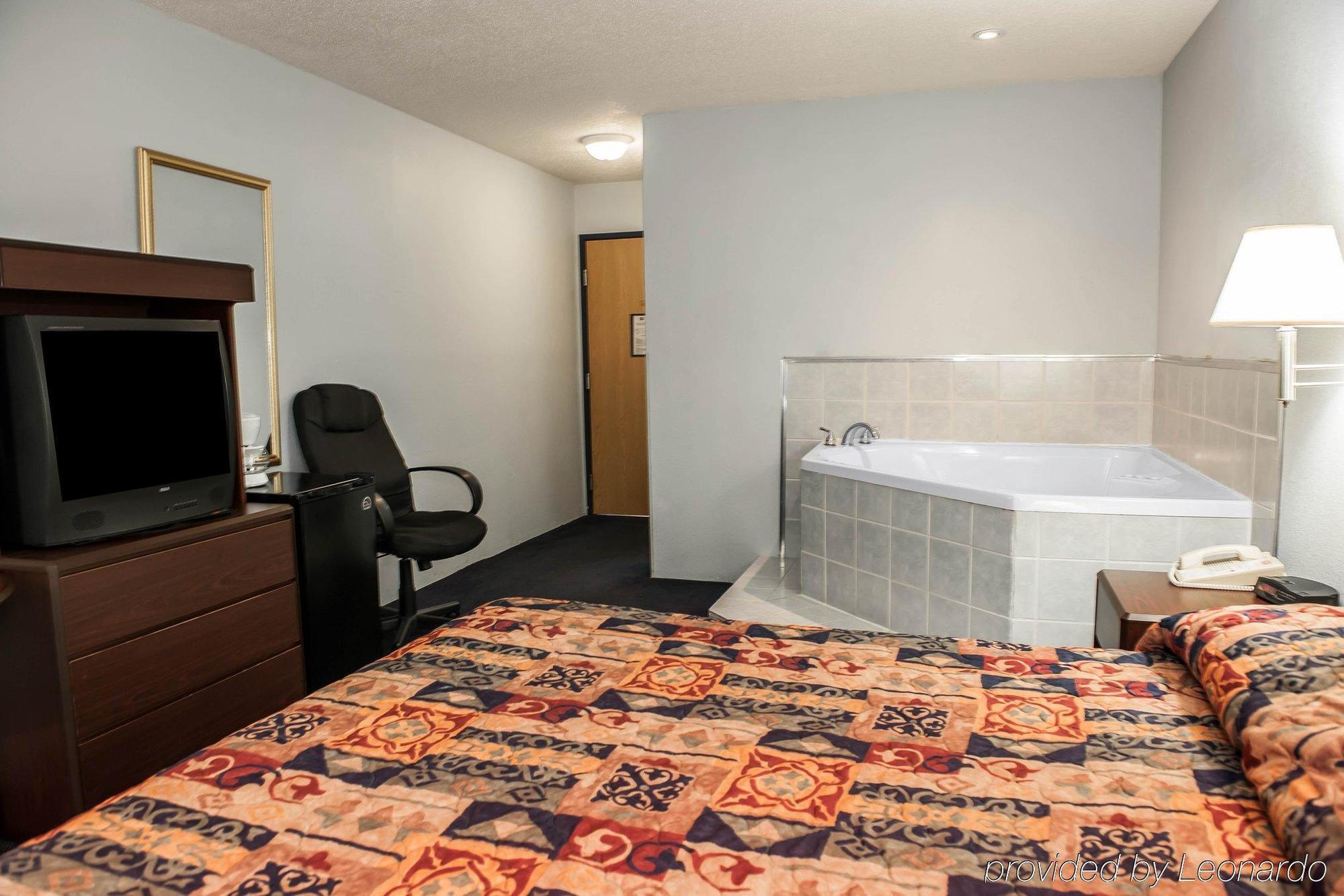 Econo Lodge West Lafayette Buitenkant foto