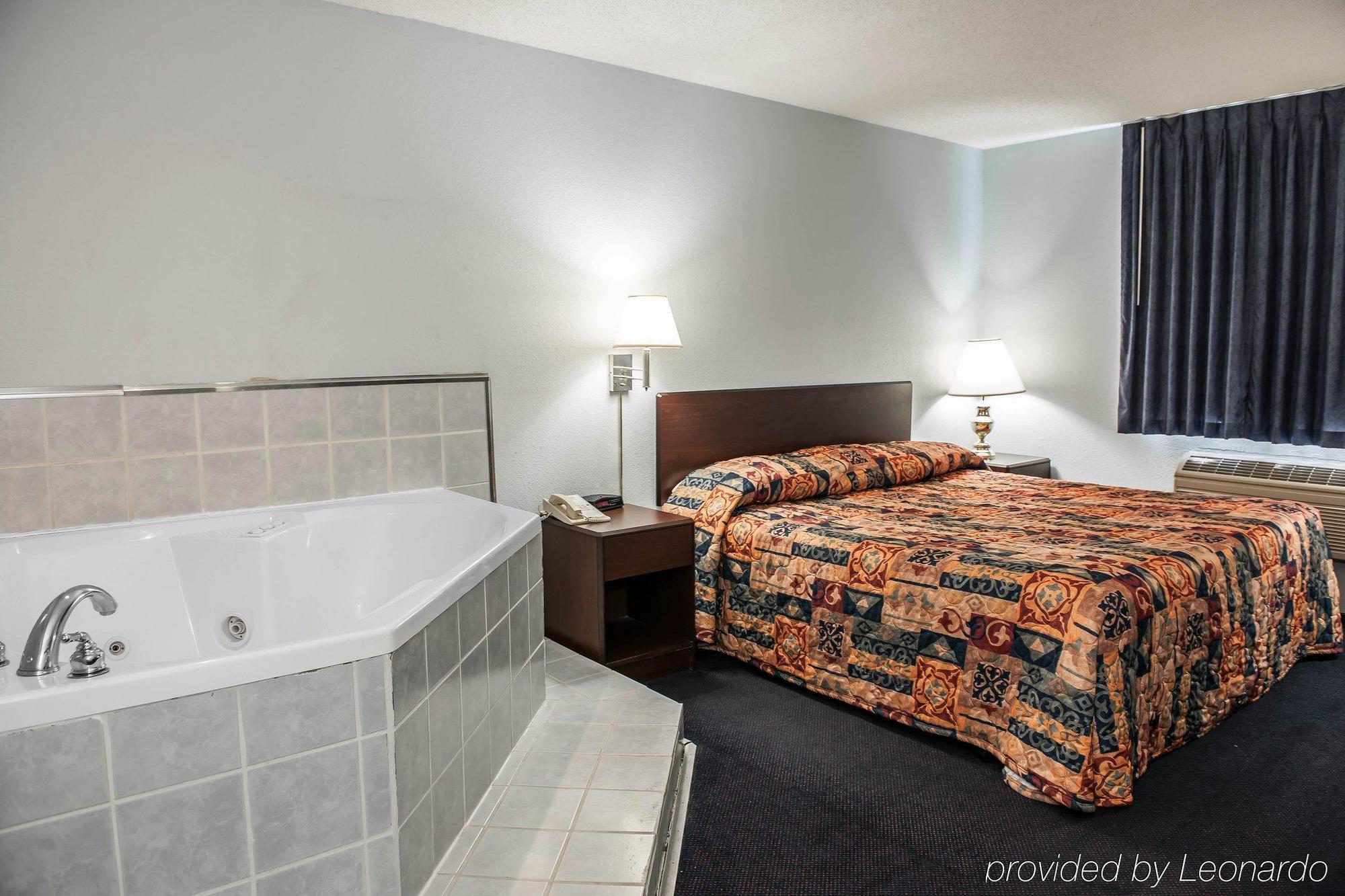 Econo Lodge West Lafayette Buitenkant foto